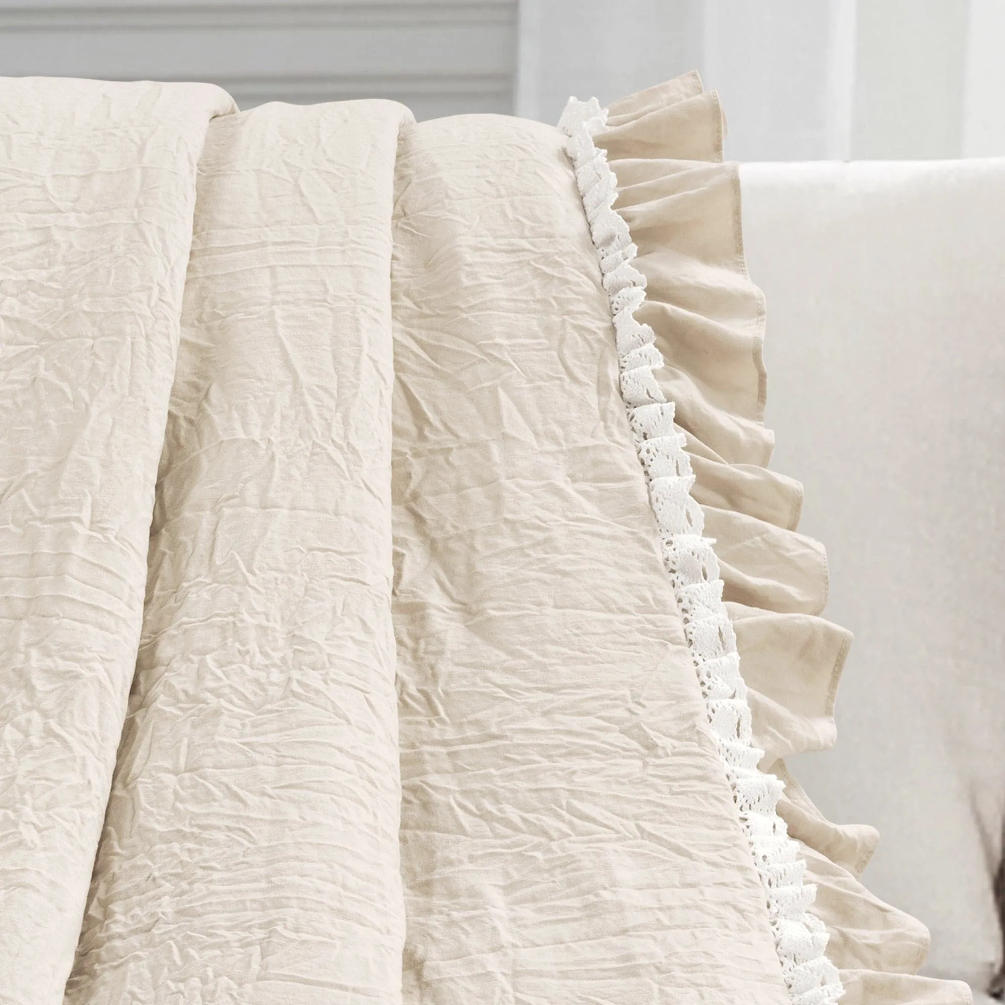 Ella Ruffle Lace Throw Blanket