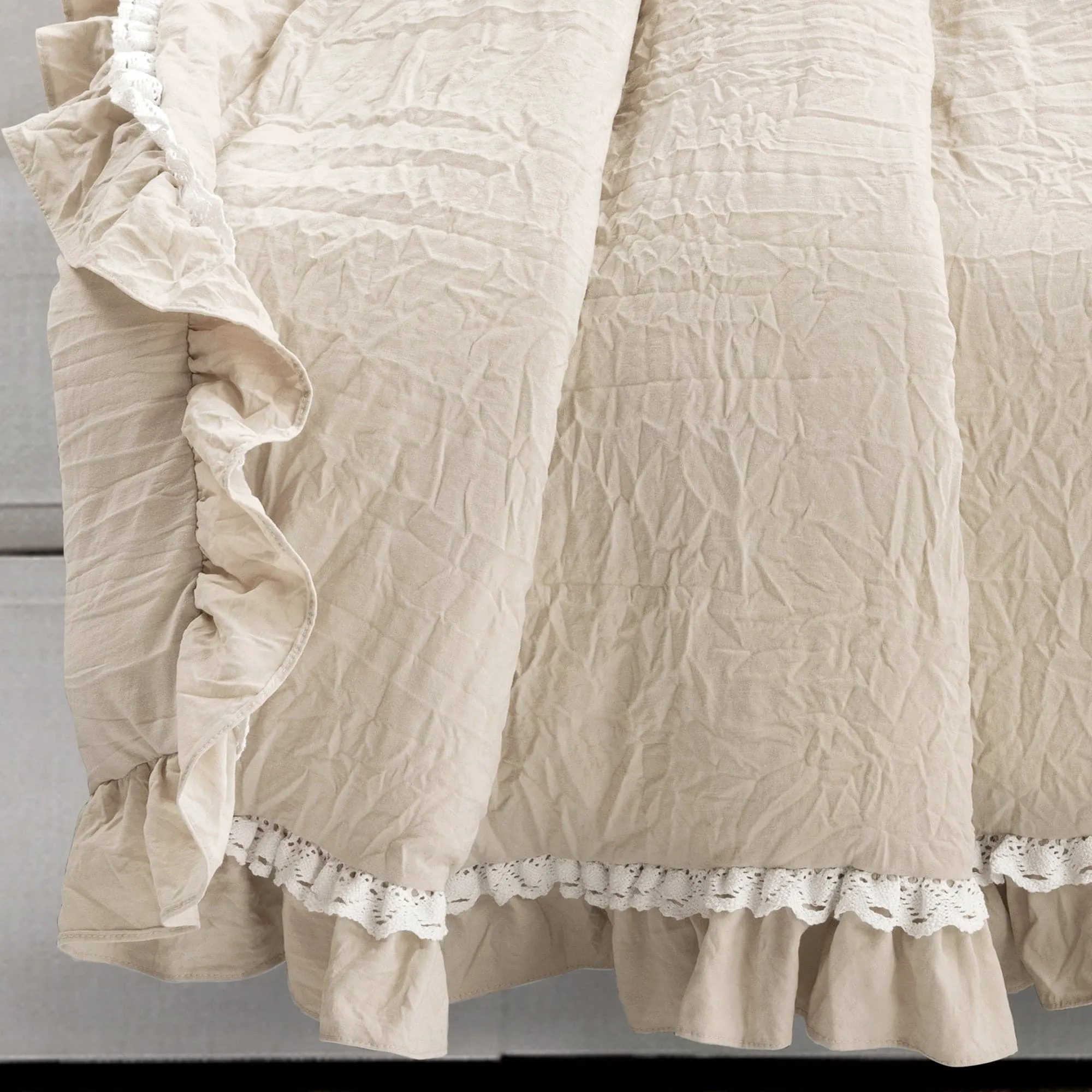 Ella Ruffle Lace Throw Blanket