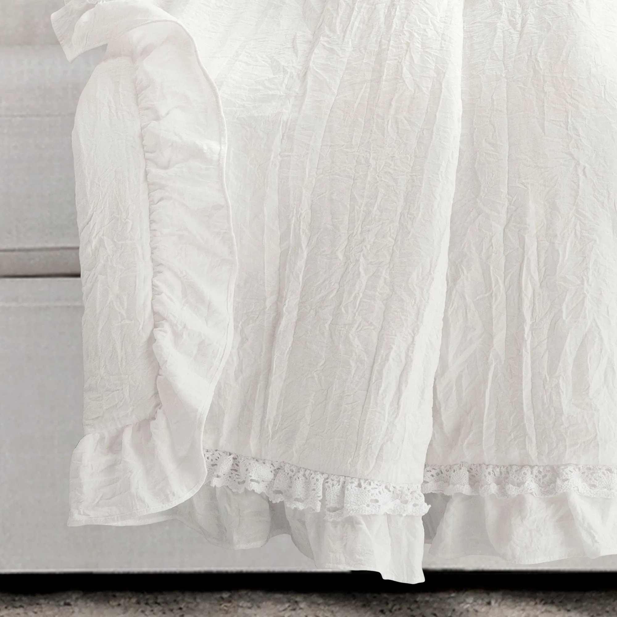 Ella Ruffle Lace Throw Blanket