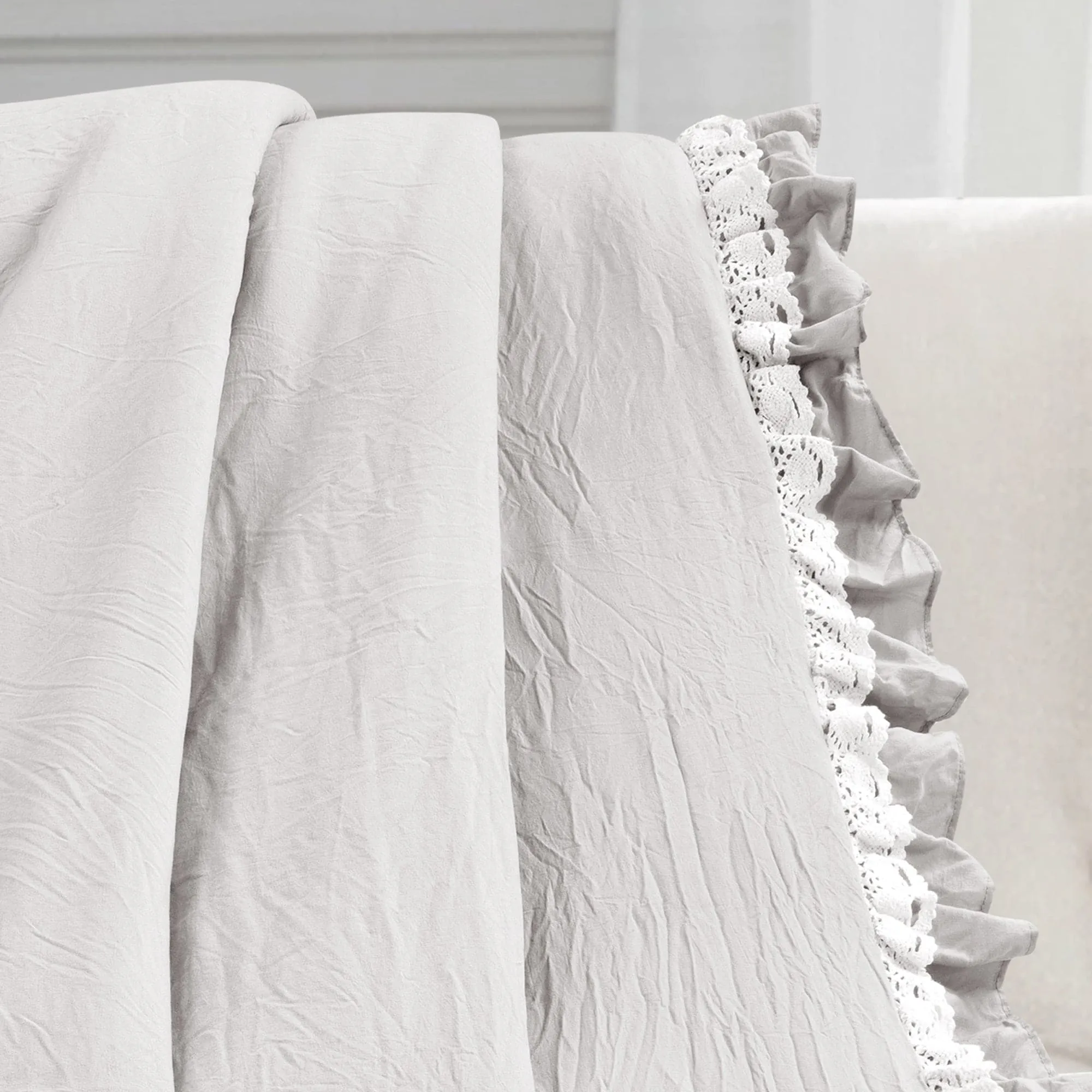 Ella Ruffle Lace Throw Blanket